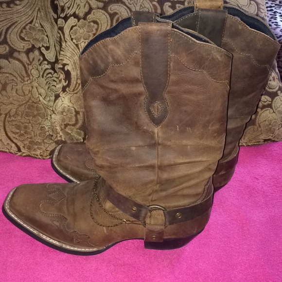 Boots - Picture 3 of 6